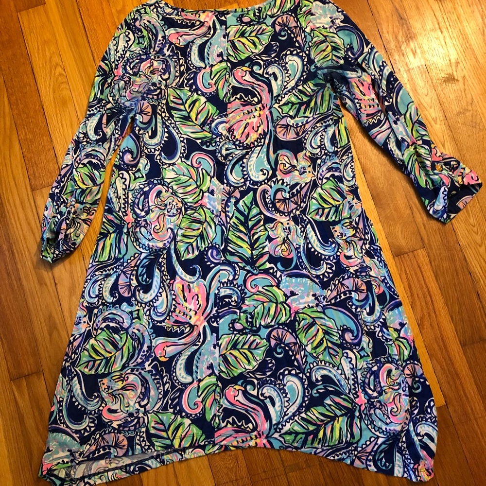 Lightly worn. Please note armpits are slightly blue, as shown in photo